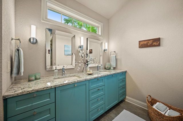 264 Steeple Point CIRCLE, Delafield, WI 53018