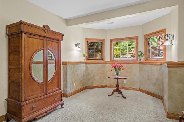 264 Steeple Point CIRCLE, Delafield, WI 53018