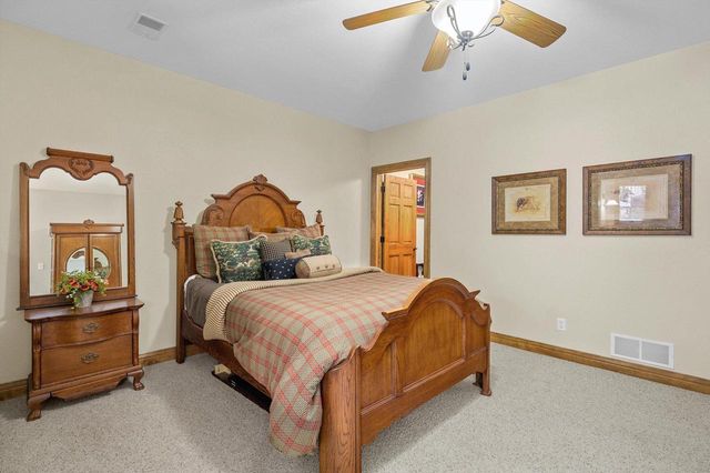 264 Steeple Point CIRCLE, Delafield, WI 53018