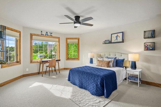 264 Steeple Point CIRCLE, Delafield, WI 53018