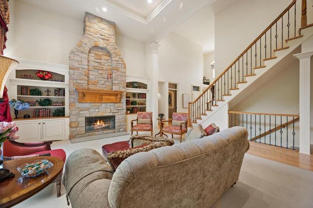 264 Steeple Point CIRCLE, Delafield, WI 53018