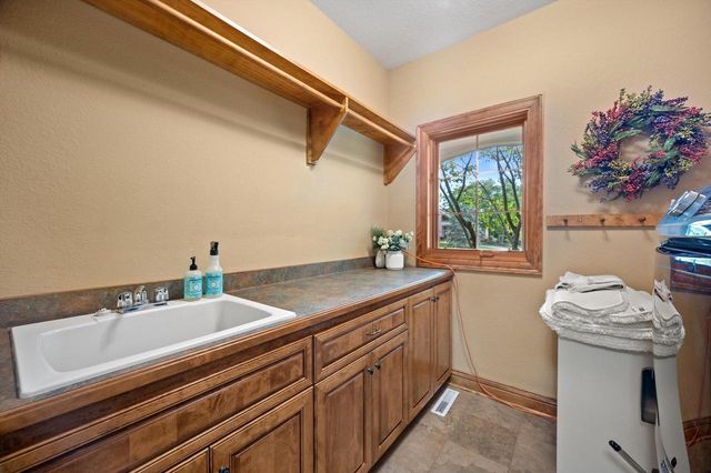 264 Steeple Point CIRCLE, Delafield, WI 53018