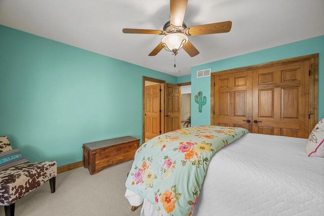 264 Steeple Point CIRCLE, Delafield, WI 53018