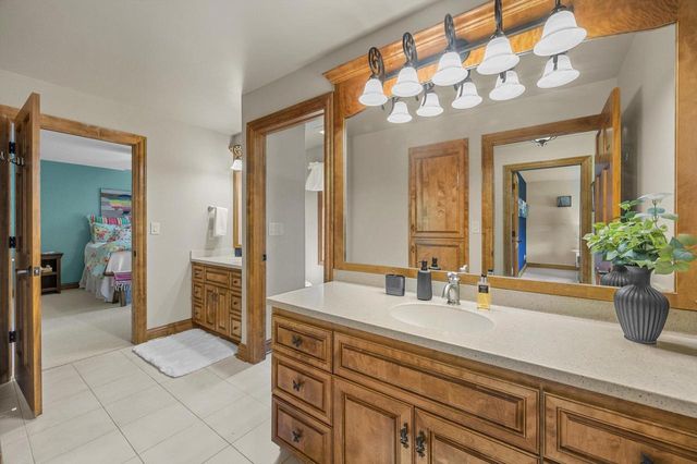 264 Steeple Point CIRCLE, Delafield, WI 53018