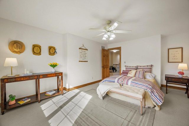 264 Steeple Point CIRCLE, Delafield, WI 53018