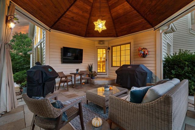 264 Steeple Point CIRCLE, Delafield, WI 53018