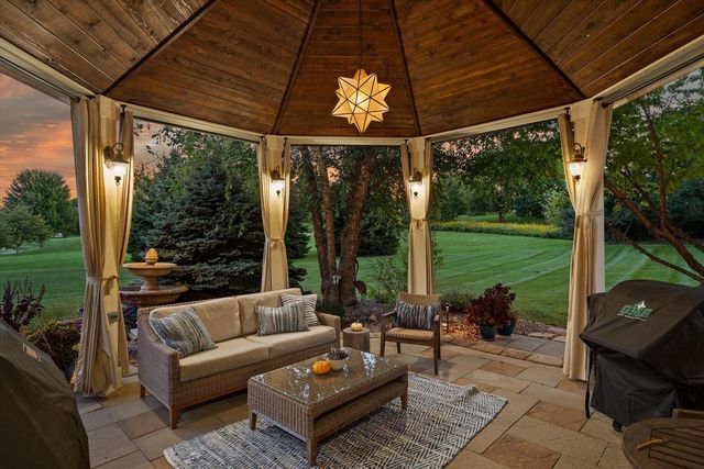 264 Steeple Point CIRCLE, Delafield, WI 53018