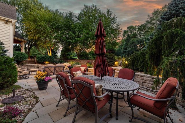 264 Steeple Point CIRCLE, Delafield, WI 53018