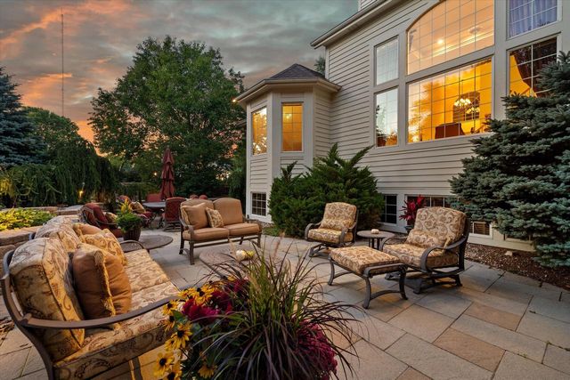264 Steeple Point CIRCLE, Delafield, WI 53018