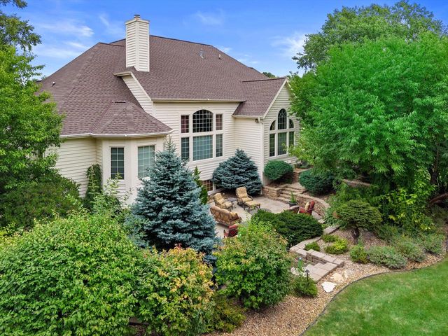 264 Steeple Point CIRCLE, Delafield, WI 53018