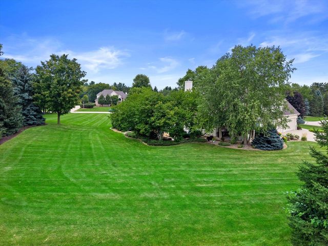 264 Steeple Point CIRCLE, Delafield, WI 53018