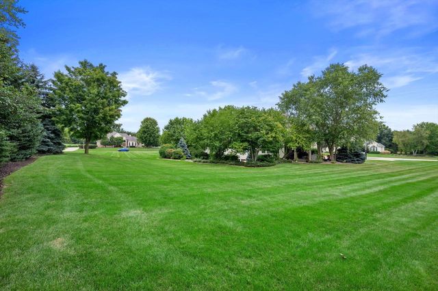 264 Steeple Point CIRCLE, Delafield, WI 53018