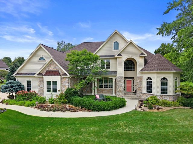 264 Steeple Point CIRCLE, Delafield, WI 53018