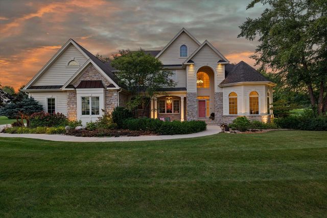 264 Steeple Point CIRCLE, Delafield, WI 53018