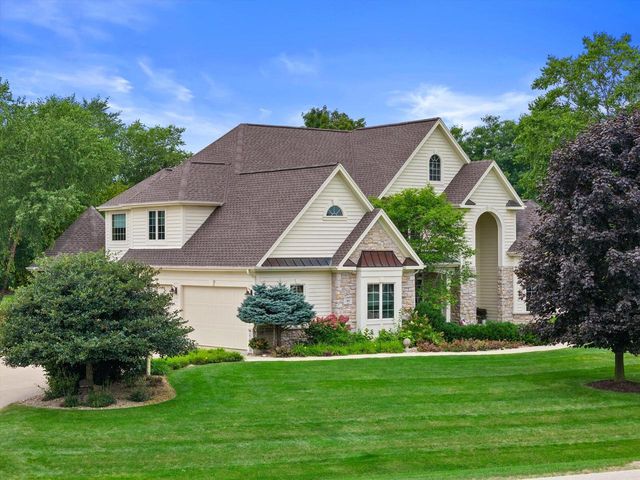 264 Steeple Point CIRCLE, Delafield, WI 53018