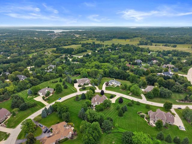 264 Steeple Point CIRCLE, Delafield, WI 53018