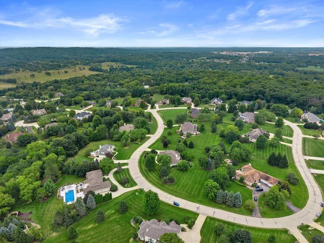 264 Steeple Point CIRCLE, Delafield, WI 53018