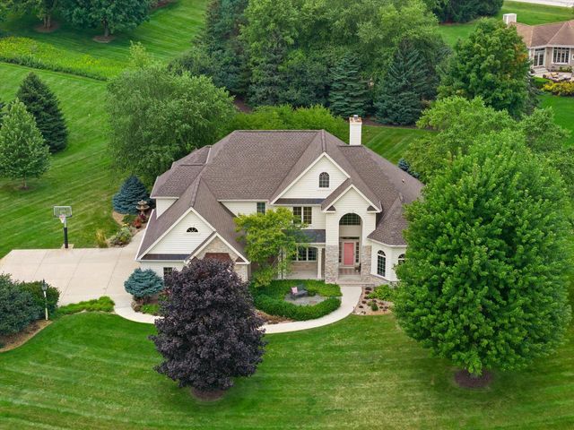 264 Steeple Point CIRCLE, Delafield, WI 53018