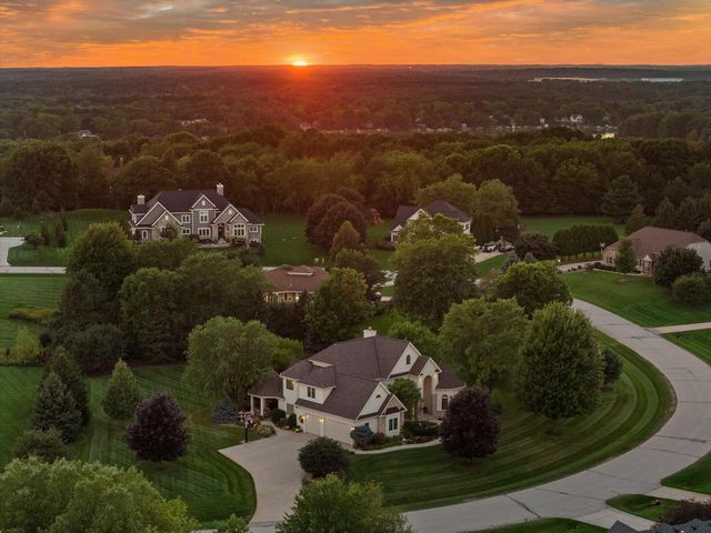 264 Steeple Point CIRCLE, Delafield, WI 53018