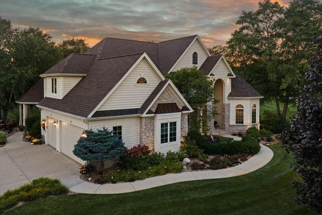 264 Steeple Point CIRCLE, Delafield, WI 53018