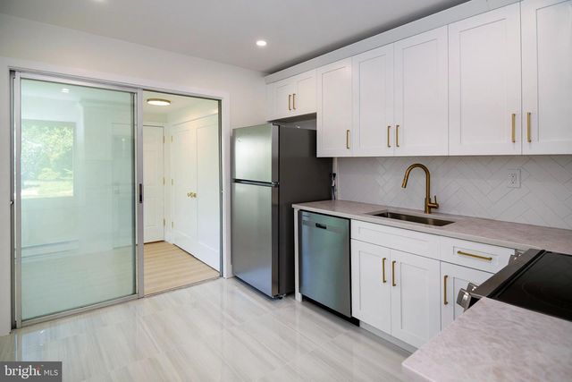 3 NARBERTH PL, Southampton, NJ 08088