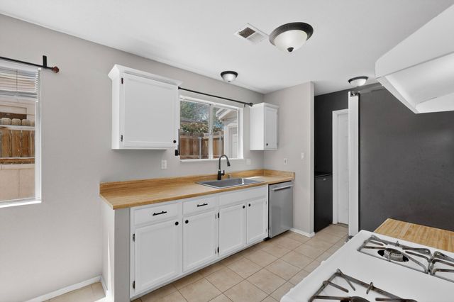 1348 Lil Avenue NE, Rio Rancho, NM 87144