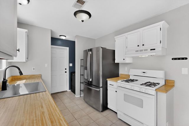 1348 Lil Avenue NE, Rio Rancho, NM 87144