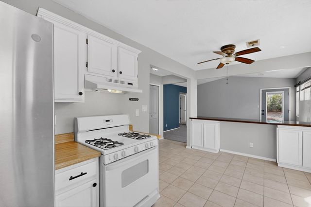 1348 Lil Avenue NE, Rio Rancho, NM 87144