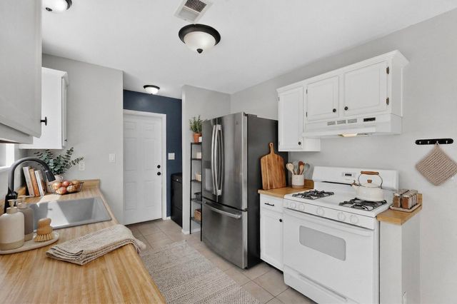 1348 Lil Avenue NE, Rio Rancho, NM 87144