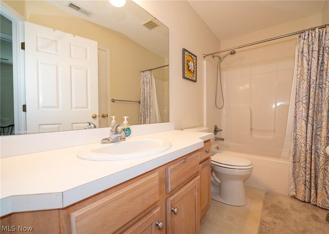 316 Brookpoint Street NW, North Canton, OH 44720