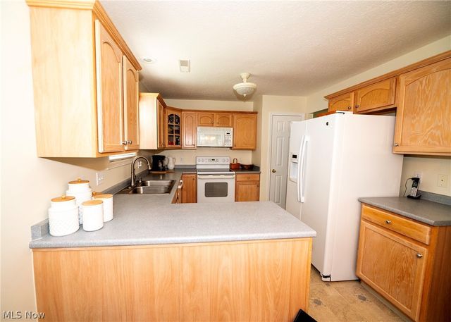 316 Brookpoint Street NW, North Canton, OH 44720