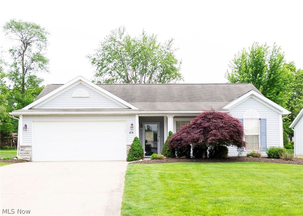316 Brookpoint Street NW, North Canton, OH 44720