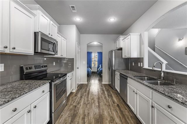 2503 Hickory Wood Avenue, Lowell, AR 72745