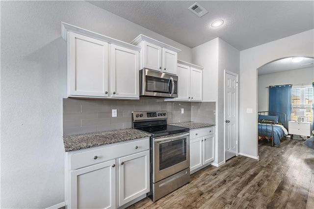 2503 Hickory Wood Avenue, Lowell, AR 72745