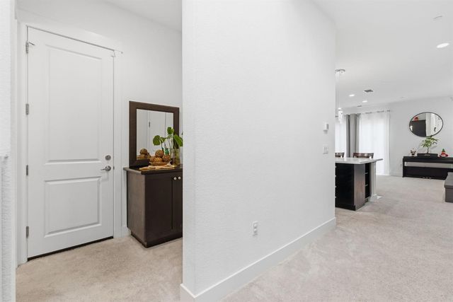 2281 Garden Farms Ave, Lathrop, CA 95330