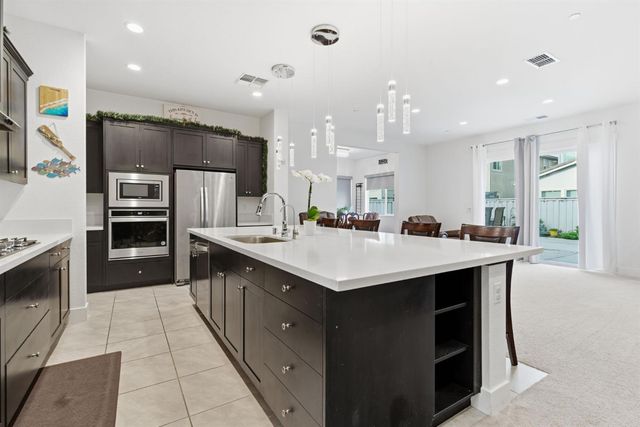 2281 Garden Farms Ave, Lathrop, CA 95330