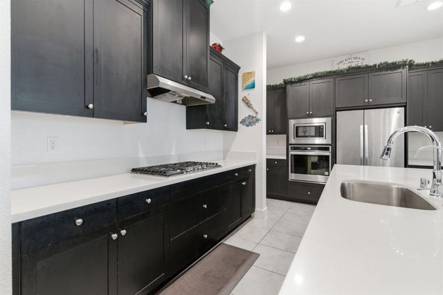 2281 Garden Farms Ave, Lathrop, CA 95330