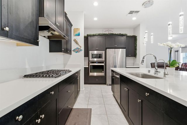 2281 Garden Farms Ave, Lathrop, CA 95330