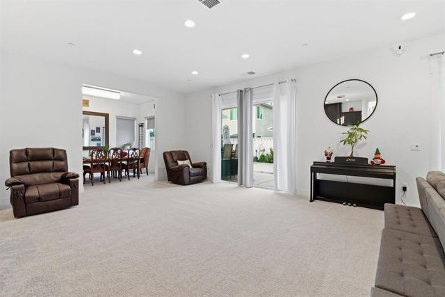 2281 Garden Farms Ave, Lathrop, CA 95330