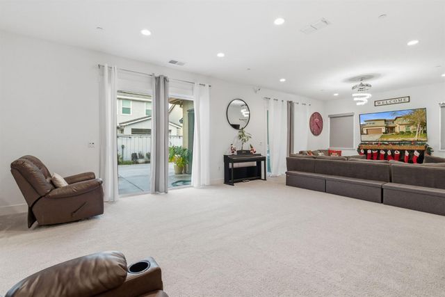 2281 Garden Farms Ave, Lathrop, CA 95330