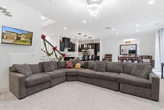 2281 Garden Farms Ave, Lathrop, CA 95330