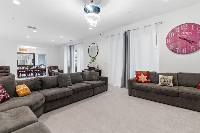 2281 Garden Farms Ave, Lathrop, CA 95330