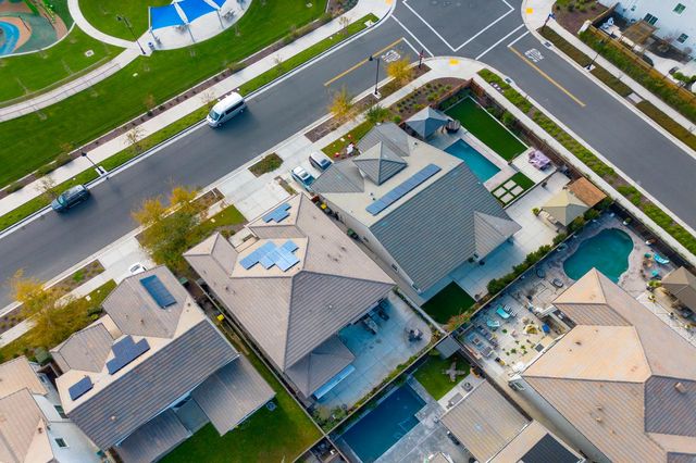 2281 Garden Farms Ave, Lathrop, CA 95330