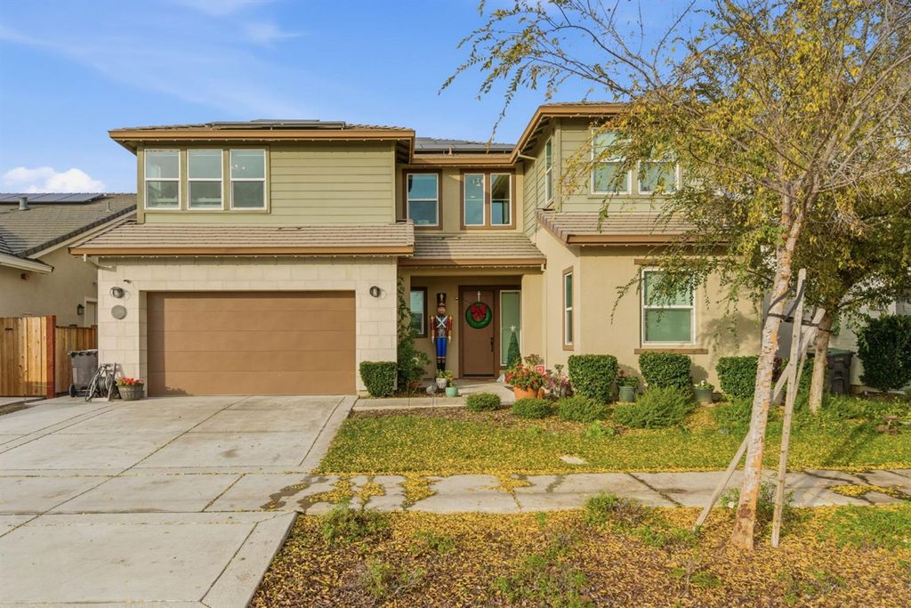 2281 Garden Farms Ave, Lathrop, CA 95330