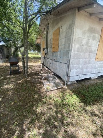 629 SW 7th St, Premont, TX 78375