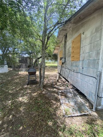 629 SW 7th St, Premont, TX 78375