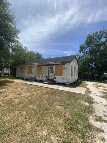 629 SW 7th St, Premont, TX 78375