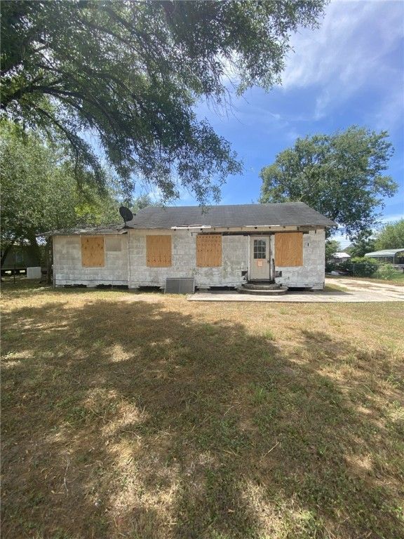 629 SW 7th St, Premont, TX 78375