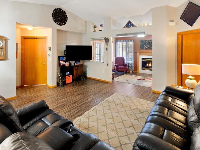 10137 Karston Cove NE, Albertville, MN 55301