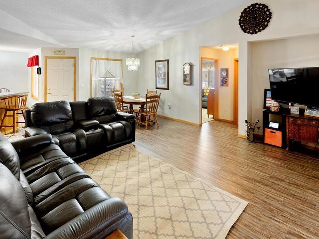 10137 Karston Cove NE, Albertville, MN 55301